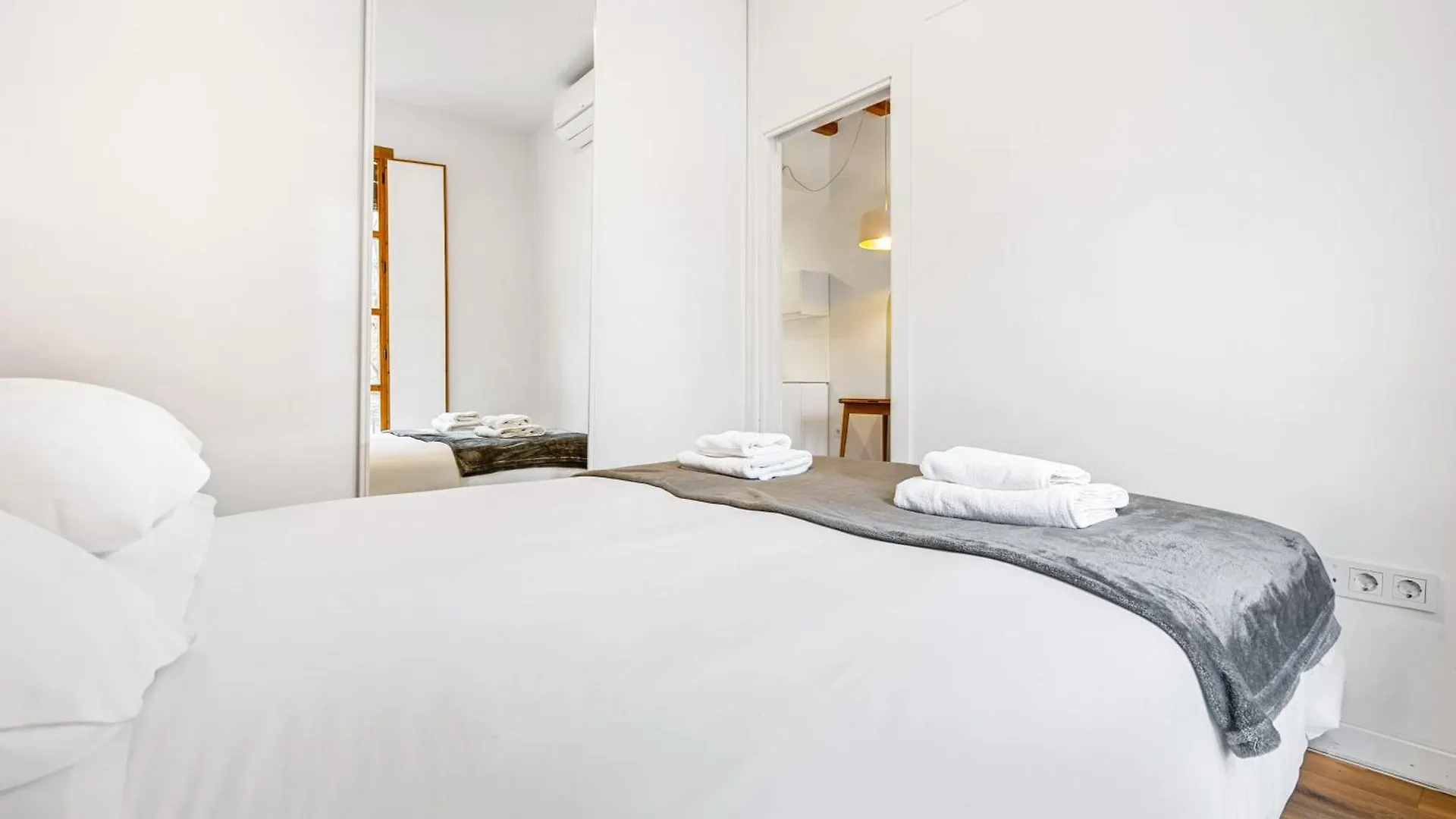 Barcelona Elegance 2Br With Rooftop Terrace Испания